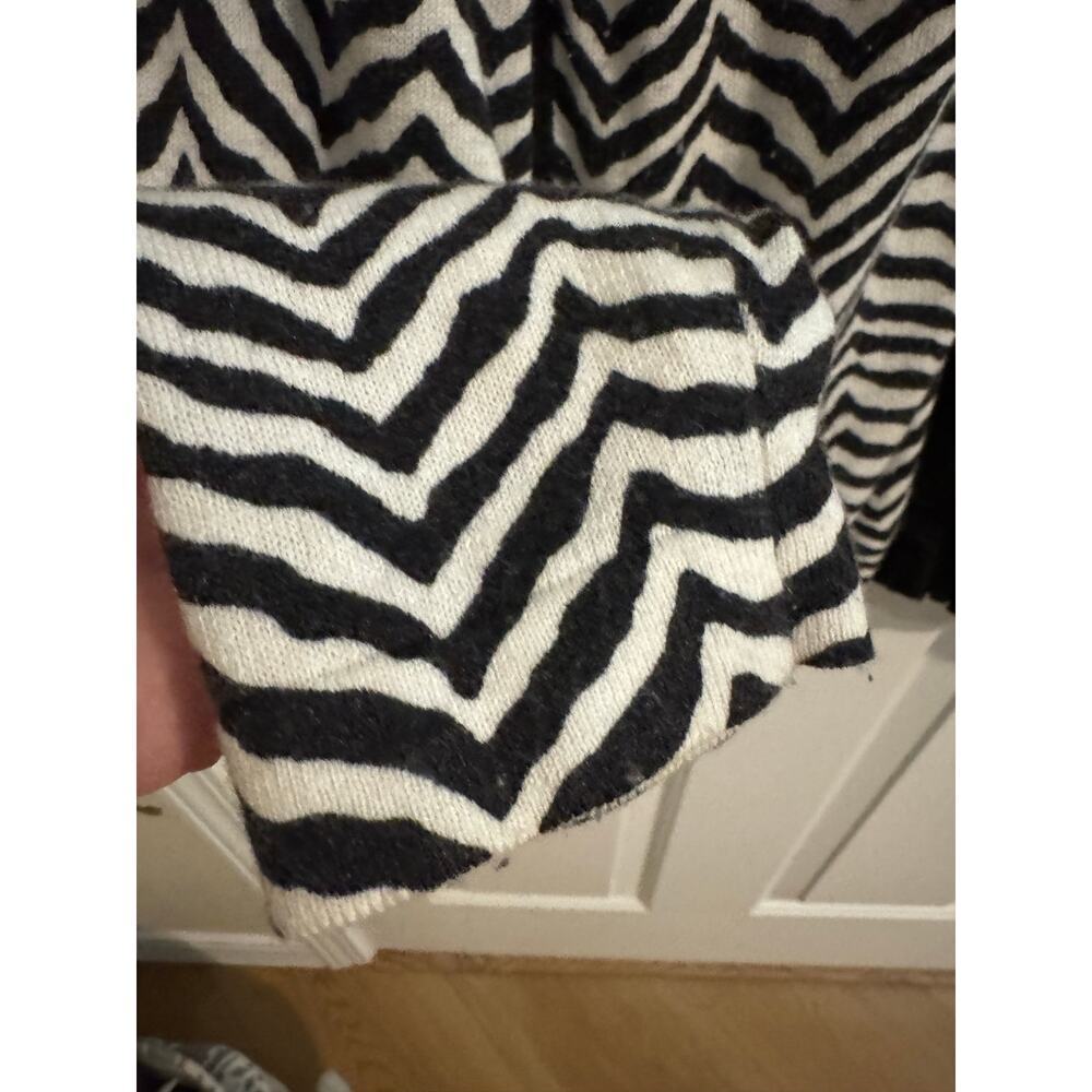Chicos Zenergy Full Zip Zebra Knit Sweater Jacket Black White Size XL - Picture 5 of 7